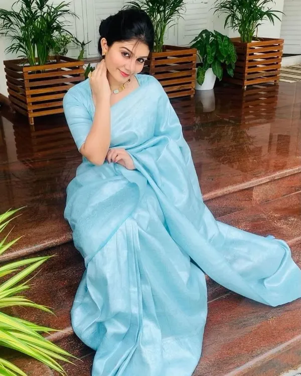 Light_Blue_Embellished_Banarasi_Jacquard_Saree_(Light_Blue)